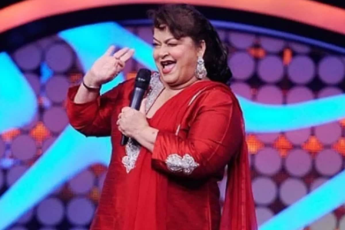 कोरिओग्राफर सरोज खान यांचे हृदयविकाराच्या झटक्यामुळे जुलैमध्ये निधन झालं. त्यांच्या नृत्य दिग्दर्शनामुळे बॉलिवूडच्या चित्रपटातील गाणी अधिक सुंदर रित्या पडद्यावर दिसली. कोरिओग्राफर सरोज खान यांचे हृदयविकाराच्या झटक्यामुळे जुलैमध्ये निधन झालं. त्यांच्या नृत्य दिग्दर्शनामुळे बॉलिवूडच्या चित्रपटातील गाणी अधिक सुंदर रित्या पडद्यावर दिसली.