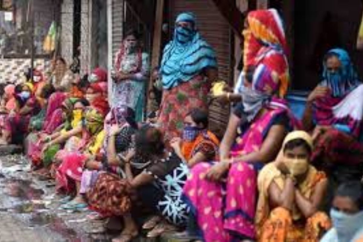 एक वेळच्या अन्नासाठी सेक्स वर्कची धडपड;119 वर्षांचा मुलगा बनला देवदूत;800 कुटूंबाना रेशन किटच वाटप