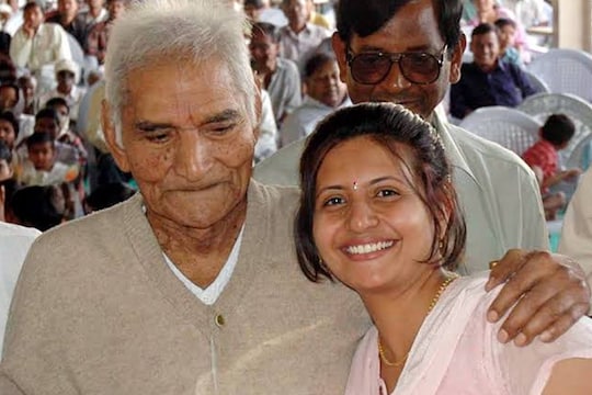 बाबा आमटे यांची नात, डॉक्टर ते आनंदवनाच्या सर्वेसर्वा, कशा होत्या शीतल आमटे?