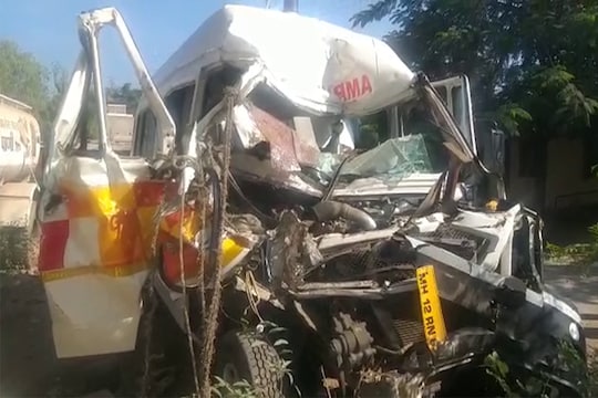 मृतदेह घेऊन जाणाऱ्या रुग्णवाहिकेला ट्रकची धडक, 3 जण जागीच ठार