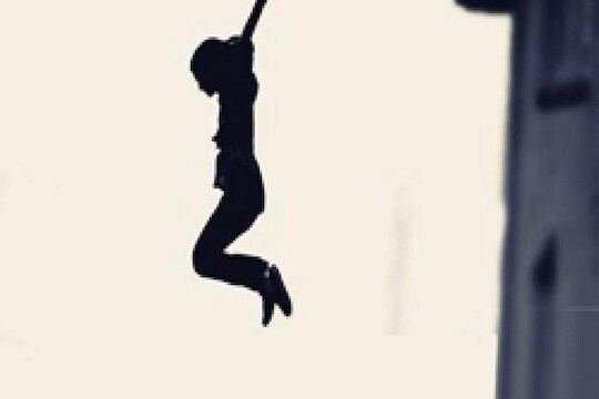 39 दिवसांचा संसार एका फोननं तुटला, पतीला बेडरूममध्ये लॉक करून 7व्या मजल्यावरून पत्नीनं मारली उडी