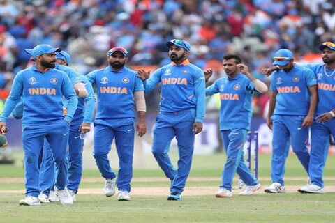 टीम इंडियाच्या ऑस्ट्रेलिया दौऱ्याला उद्यापासून सुरूवात होत आहे. एवढ्या महिन्यानंतर पुनरागमन करत असल्यामुळे टीम इंडिया (Team India) आणि विराट कोहली (Virat Kohli) पुढे नवी आव्हानं उभी ठाकली आहेत.