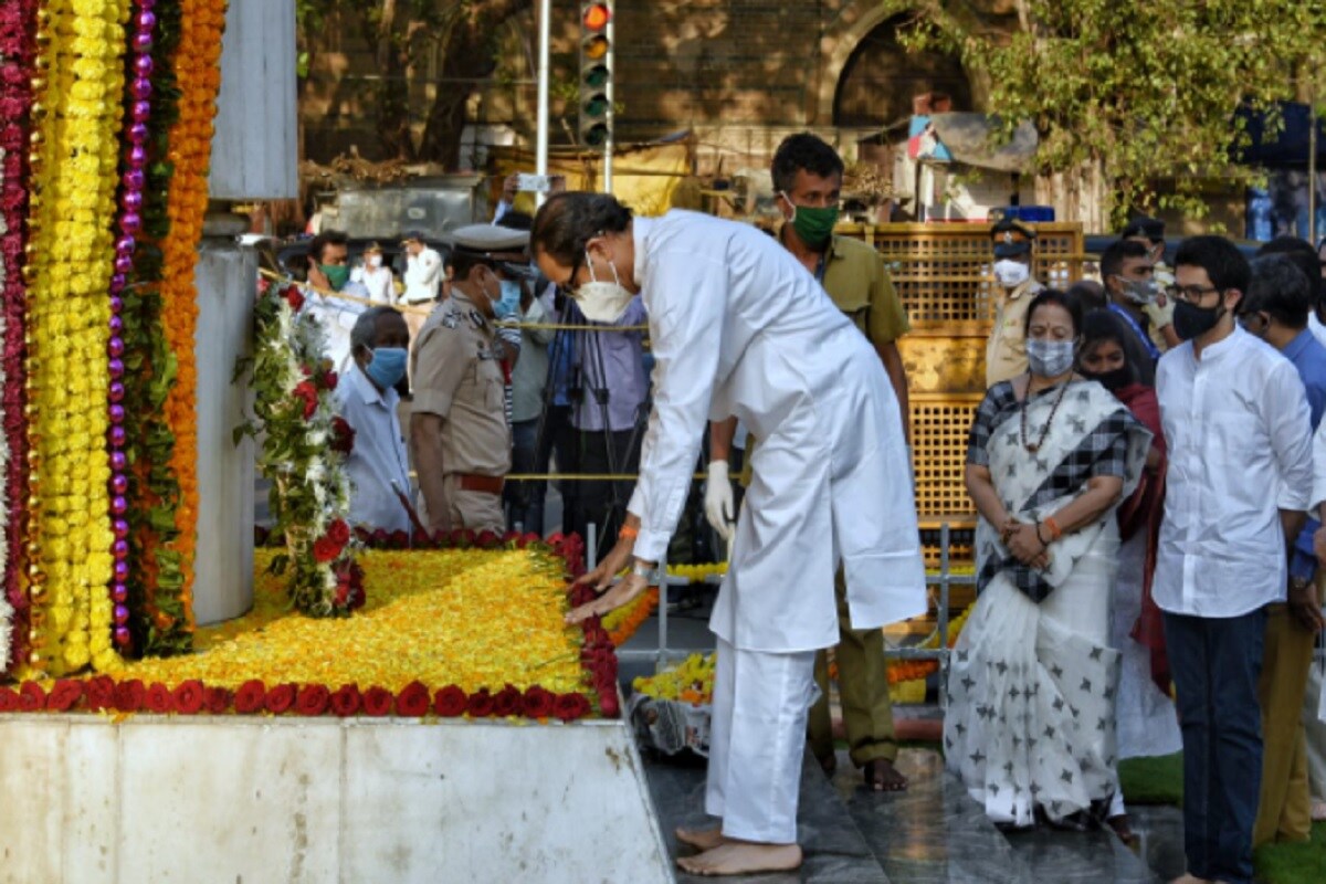 संयुक्त महाराष्ट्राच्या या लढ्यातील हुतात्म्यांच्या स्मृतीला अभिवादन करण्यासाठी 21 नोव्हेंबर हा दिवस महाराष्ट्र राज्य हुतात्मा स्मृती दिन म्हणून साजरा केला जातो. संयुक्त महाराष्ट्राच्या या लढ्यातील हुतात्म्यांच्या स्मृतीला अभिवादन करण्यासाठी 21 नोव्हेंबर हा दिवस महाराष्ट्र राज्य हुतात्मा स्मृती दिन म्हणून साजरा केला जातो.