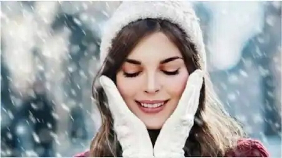 हिवाळ्यात थंडी आणि वारा यापासून तुमच्या त्वचेचं संरक्षण करण्यासाठी तुमचे कान, चेहरा, नाक झाकून घ्या आणि टोपी घाला. त्याचप्रमाणे गरम हातमोजे आणि बूट घाला.