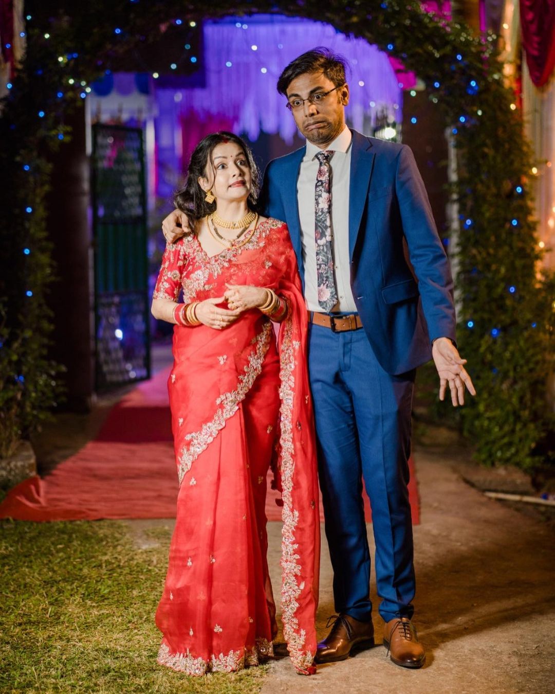 बिस्वाने शेअर केलेल्या फोटोला मजेदार कॅप्शन दिलं आहे. त्याने लिहीलं आहे, ‘Bisva Married Admi’ या कॅप्शनमुळे त्याच्या स्टॅडअप कॉमेडीतल्या एका जोकची आठवण त्याच्या चाहत्यांना झाली आहे. बिस्वाने शेअर केलेल्या फोटोला मजेदार कॅप्शन दिलं आहे. त्याने लिहीलं आहे, ‘Bisva Married Admi’ या कॅप्शनमुळे त्याच्या स्टॅडअप कॉमेडीतल्या एका जोकची आठवण त्याच्या चाहत्यांना झाली आहे.