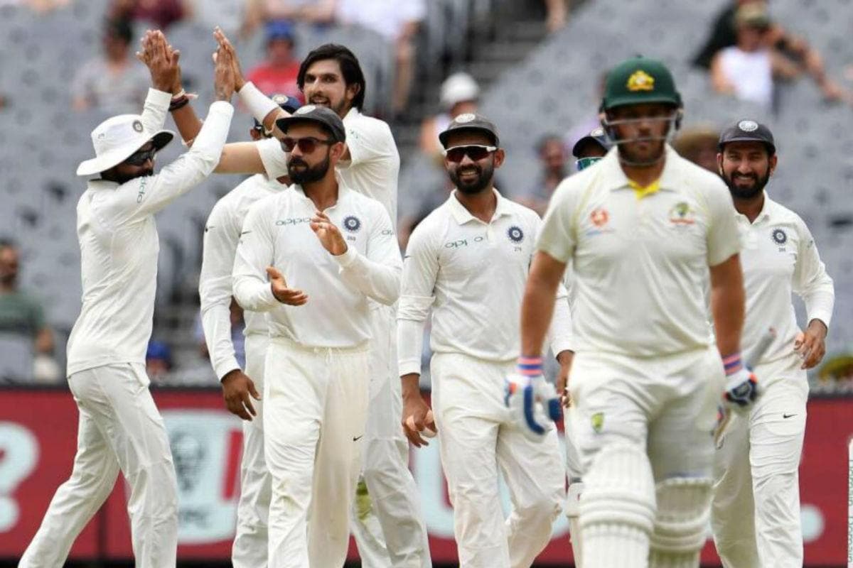 भारत आणि ऑस्ट्रेलिया (India vs Australia) यांच्यातल्या पहिल्या टेस्टला 17 डिसेंबरपासून ऍडलेडमध्ये सुरुवात होत आहे, पण त्याआधी टीम इंडियाला आणखी एक धक्का लागला आहे. आधीच रोहित शर्मा आणि इशांत शर्मा टीममध्ये दुखापतीमुळे नाहीत. भारत आणि ऑस्ट्रेलिया (India vs Australia) यांच्यातल्या पहिल्या टेस्टला 17 डिसेंबरपासून ऍडलेडमध्ये सुरुवात होत आहे, पण त्याआधी टीम इंडियाला आणखी एक धक्का लागला आहे. आधीच रोहित शर्मा आणि इशांत शर्मा टीममध्ये दुखापतीमुळे नाहीत.