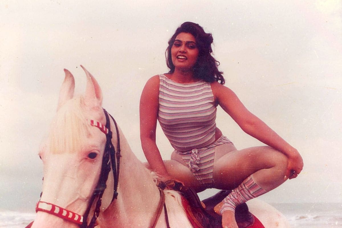 Silk Smitha: जबरदस्तीने लावलेलं लग्न मोडत सासरच्या घरातून पळाली होती ही  बोल्ड अभिनेत्री, Sex Siren म्हणून मिळवलं नाव – News18 लोकमत