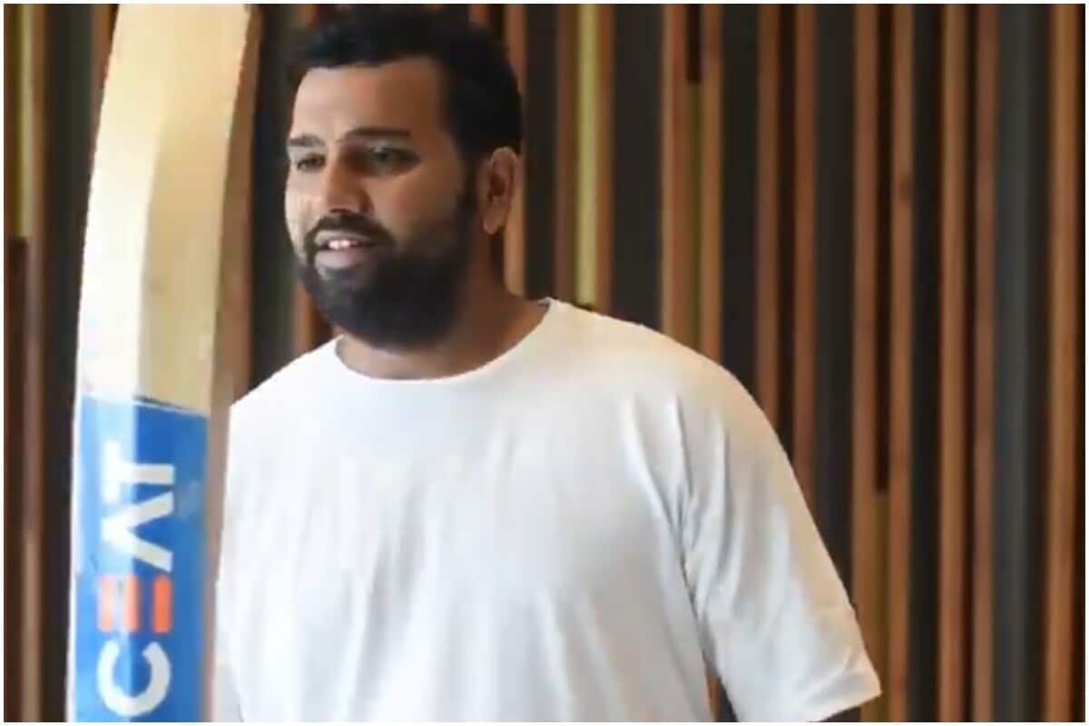 ऑस्ट्रेलियाविरुद्धच्या वनडे सीरिजमध्ये हार्दिक पांड्याने 92 रनची खेळी केली. कोणत्याही भारतीय खेळाडूची या सीरिजमधली ही सर्वोत्तम धावसंख्या होती. (Photo- Rohit Sharma Twitter) ऑस्ट्रेलियाविरुद्धच्या वनडे सीरिजमध्ये हार्दिक पांड्याने 92 रनची खेळी केली. कोणत्याही भारतीय खेळाडूची या सीरिजमधली ही सर्वोत्तम धावसंख्या होती. (Photo- Rohit Sharma Twitter)