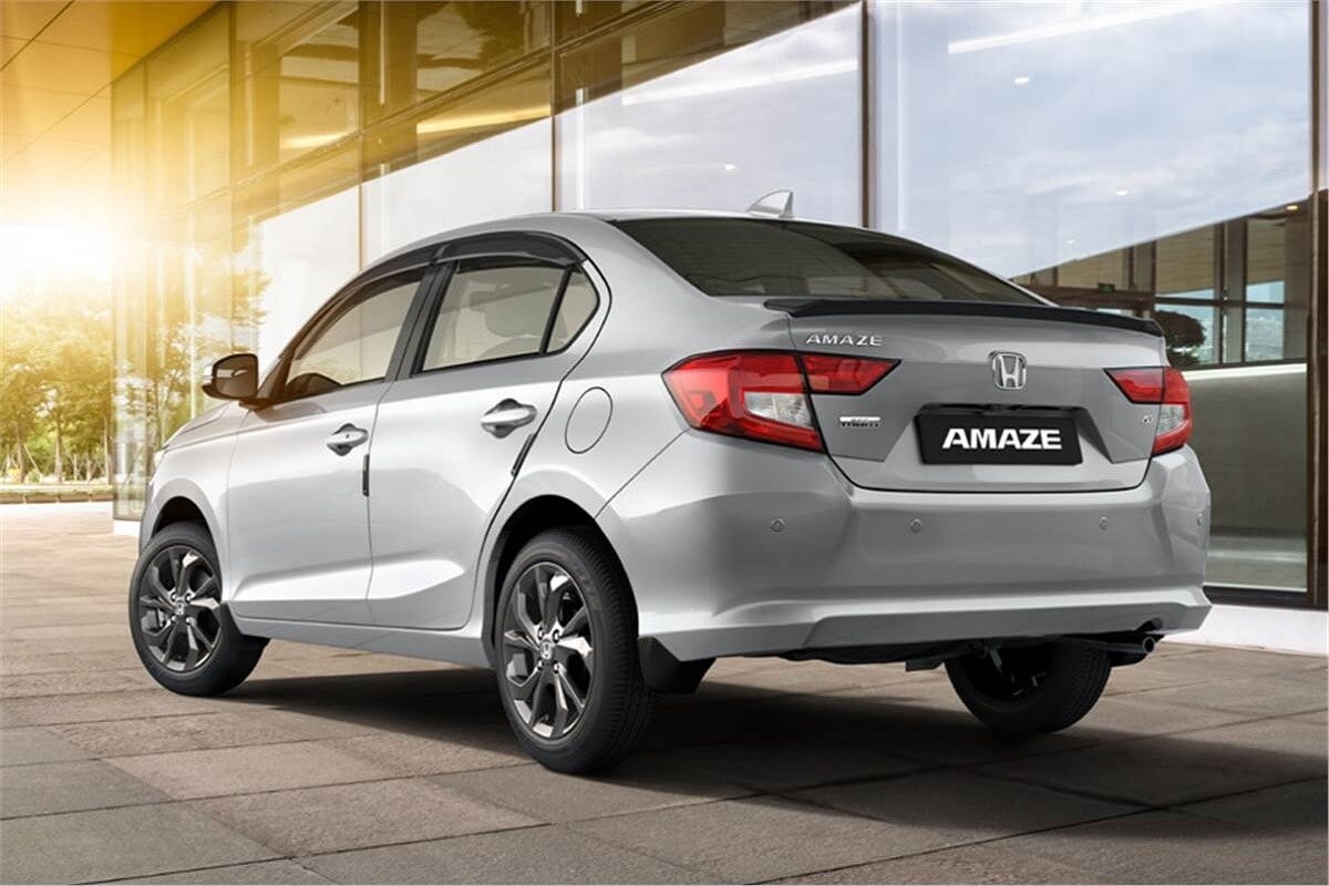 Honda Amaze च्या एक्सक्लुसिव्ह एडिशनवर 27,000 रुपयांपर्यंत ऑफर आहे. ही ऑफर पेट्रोल आणि डिझेल एडिशनवर मिळेल. दोन्ही वेरिएंटवर 12,000 रुपयांपर्यंत कॅश डिस्काउंट, 15000 रुपयाचा एक्सचेंज बोनस ऑफर आहे. Honda Amaze च्या एक्सक्लुसिव्ह एडिशनवर 27,000 रुपयांपर्यंत ऑफर आहे. ही ऑफर पेट्रोल आणि डिझेल एडिशनवर मिळेल. दोन्ही वेरिएंटवर 12,000 रुपयांपर्यंत कॅश डिस्काउंट, 15000 रुपयाचा एक्सचेंज बोनस ऑफर आहे.