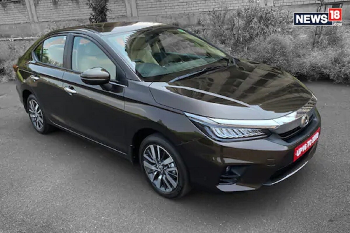 Honda Amaze च्या इतर मॉडेल्सवर 37,000 रुपयांची ऑफर आहे. चौथ्या आणि पाचव्या वर्षासाठी वॉरंटी वाढवण्याची ऑफर आहे. ज्याची किंमत 12000 रुपये आहे. या गाडीवर 15,000 रुपयांचा कॅश डिस्काउंट आणि 10,000 रुपयांचा एक्सचेंज बोनस आहे. Honda Amaze च्या इतर मॉडेल्सवर 37,000 रुपयांची ऑफर आहे. चौथ्या आणि पाचव्या वर्षासाठी वॉरंटी वाढवण्याची ऑफर आहे. ज्याची किंमत 12000 रुपये आहे. या गाडीवर 15,000 रुपयांचा कॅश डिस्काउंट आणि 10,000 रुपयांचा एक्सचेंज बोनस आहे.