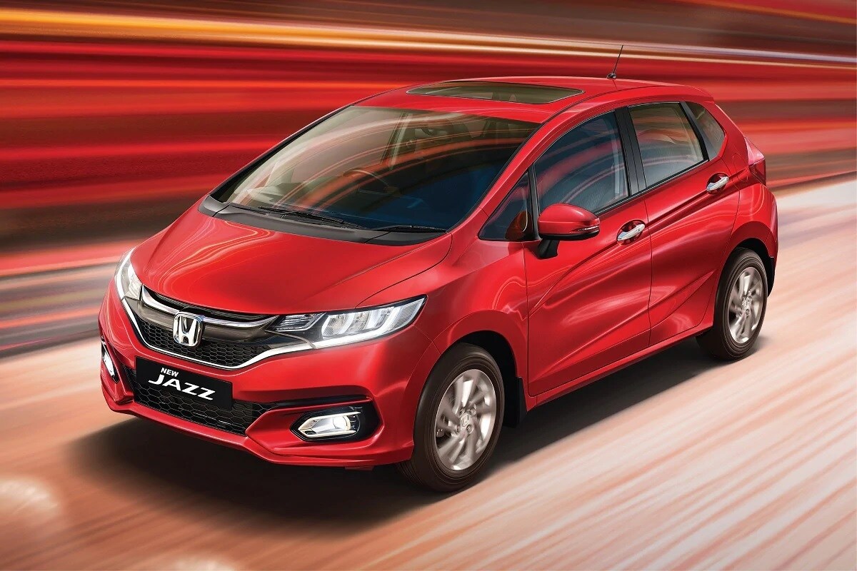 Honda Jazz च्या पेट्रोल वेरिएंटवर 40,000 रुपयांची ऑफर आहे. यात 25,000 रुपये कॅश डिस्काउंट आणि 15,000 रुपयांचा एक्सचेंज बोनस सामिल आहे. Honda Jazz च्या पेट्रोल वेरिएंटवर 40,000 रुपयांची ऑफर आहे. यात 25,000 रुपये कॅश डिस्काउंट आणि 15,000 रुपयांचा एक्सचेंज बोनस सामिल आहे.