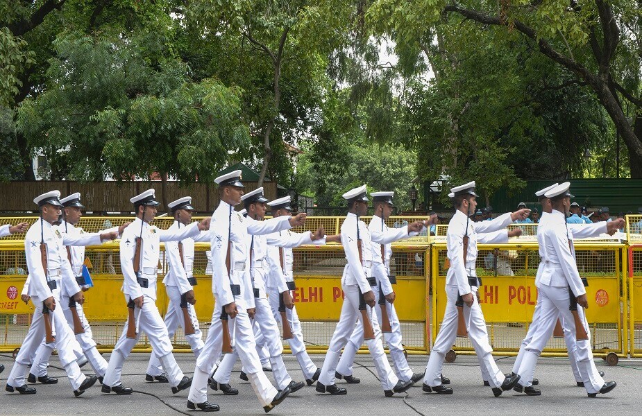 1971 च्या भारत-पाकिस्तान युद्धात भारतीय नौदलाने मिळवलेल्या विजयाची आठवण म्हणून 4 डिसेंबर हा नौदल दिन (Navy Day) दिवस साजरा केला जातो. 1971 च्या भारत-पाकिस्तान युद्धात भारतीय नौदलाने मिळवलेल्या विजयाची आठवण म्हणून 4 डिसेंबर हा नौदल दिन (Navy Day) दिवस साजरा केला जातो.