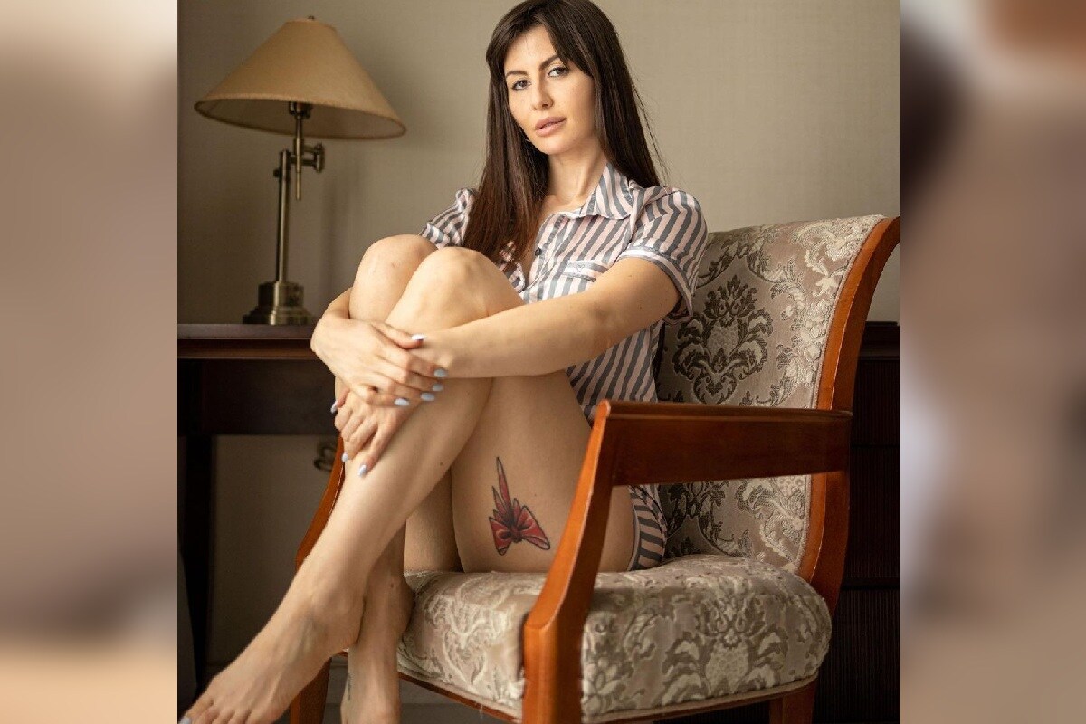 जॉर्जियाचे हे फोटो सध्या चांगलेच व्हायरल होत आहेत. या फोटोंना पहिल्या 4 तासातच 11 हजारांपेक्षा जास्त लाइक्स आले होते. अनेक चाहत्यांनी तिच्या फोटोंवर कॉमेंट्स केल्या आहेत. जॉर्जियाचे हे फोटो सध्या चांगलेच व्हायरल होत आहेत. या फोटोंना पहिल्या 4 तासातच 11 हजारांपेक्षा जास्त लाइक्स आले होते. अनेक चाहत्यांनी तिच्या फोटोंवर कॉमेंट्स केल्या आहेत.