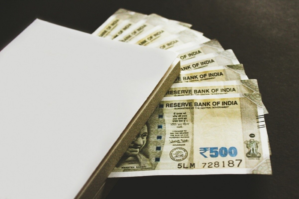 गुंतवणूकदारांकडे सिस्टेमॅटिक डिपॉझिट प्लॅन अंतर्गत (SDP) मासिक गुंतवणूकीचाही पर्याय आहे. SDP द्वारे गुंतवणूकदार दर महिन्याला एक छोटी रक्कम भरू शकतात. SDP द्वारे प्रत्येक महिन्याला डिपॉझिट होणाऱ्या रकमेचा कालावधी 12 महिने ते 60 महिन्यांपर्यंत असेल. गुंतवणूकदारांकडे सिस्टेमॅटिक डिपॉझिट प्लॅन अंतर्गत (SDP) मासिक गुंतवणूकीचाही पर्याय आहे. SDP द्वारे गुंतवणूकदार दर महिन्याला एक छोटी रक्कम भरू शकतात. SDP द्वारे प्रत्येक महिन्याला डिपॉझिट होणाऱ्या रकमेचा कालावधी 12 महिने ते 60 महिन्यांपर्यंत असेल.