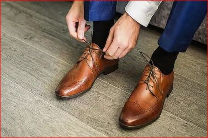 या गुन्ह्यासाठी तरुणाला साडेतीन वर्षांचा कारावास आणि 10 हजार डॉलर्सची शिक्षा देखील होऊ शकली असती. मात्र पोलीस अधिकाऱ्यांनी त्याला इशारा देऊन सध्या सोडलं आहे. या तरुणाजवळ कोणतेही अश्लील फोटो न मिळाल्यानं पोलिसांनी अटकेचा इशारा देऊन त्याला घरी पाठवल्याचं सांगितलं. या गुन्ह्यासाठी तरुणाला साडेतीन वर्षांचा कारावास आणि 10 हजार डॉलर्सची शिक्षा देखील होऊ शकली असती. मात्र पोलीस अधिकाऱ्यांनी त्याला इशारा देऊन सध्या सोडलं आहे. या तरुणाजवळ कोणतेही अश्लील फोटो न मिळाल्यानं पोलिसांनी अटकेचा इशारा देऊन त्याला घरी पाठवल्याचं सांगितलं.