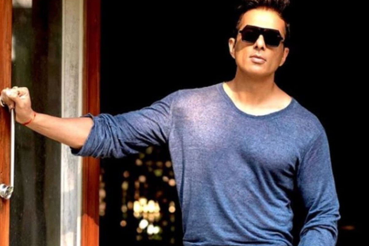 'आता खरी वेळ आलीये'; 15 ऑगस्टला देशभक्ती दाखवणाऱ्यांना सोनू सूदचा सल्ला