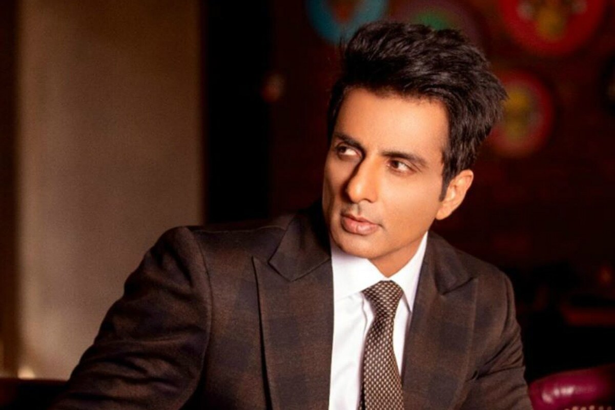 सोनू सूदविरोधात BMC ची तक्रार; रहिवासी इमारतीमध्ये हॉटेल सुरू केल्याचा आरोप