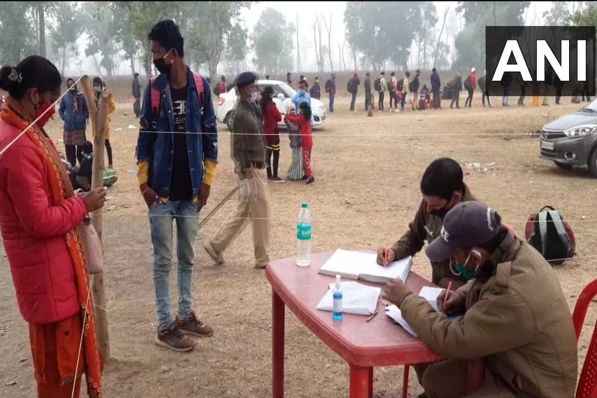 हिमांशु कफाल्टिया यांनी दिलेल्या माहितीनुसार, या प्रकरणी अधिकतर नेपाळी लोकांच्या आधार कार्ड सुरक्षिततेचा विषय समोर आला आहे. यापूर्वीही इतर अधिकाऱ्यांकडे हा मुद्दा मांडण्यात आला आहे. हिमांशु कफाल्टिया यांनी दिलेल्या माहितीनुसार, या प्रकरणी अधिकतर नेपाळी लोकांच्या आधार कार्ड सुरक्षिततेचा विषय समोर आला आहे. यापूर्वीही इतर अधिकाऱ्यांकडे हा मुद्दा मांडण्यात आला आहे.