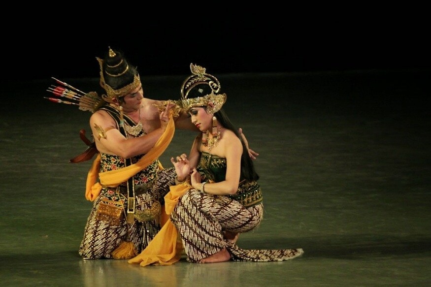 दक्षिण पूर्व आशियात (South East Asia) असलेल्या इंडोनेशियाची (Indoneshia) लोकसंख्या साधारण 23 कोटी आहे. हा जगातील सर्वाधिक मुस्लीम लोकसंख्येचा चौथा देश आहे. दक्षिण पूर्व आशियात (South East Asia) असलेल्या इंडोनेशियाची (Indoneshia) लोकसंख्या साधारण 23 कोटी आहे. हा जगातील सर्वाधिक मुस्लीम लोकसंख्येचा चौथा देश आहे.