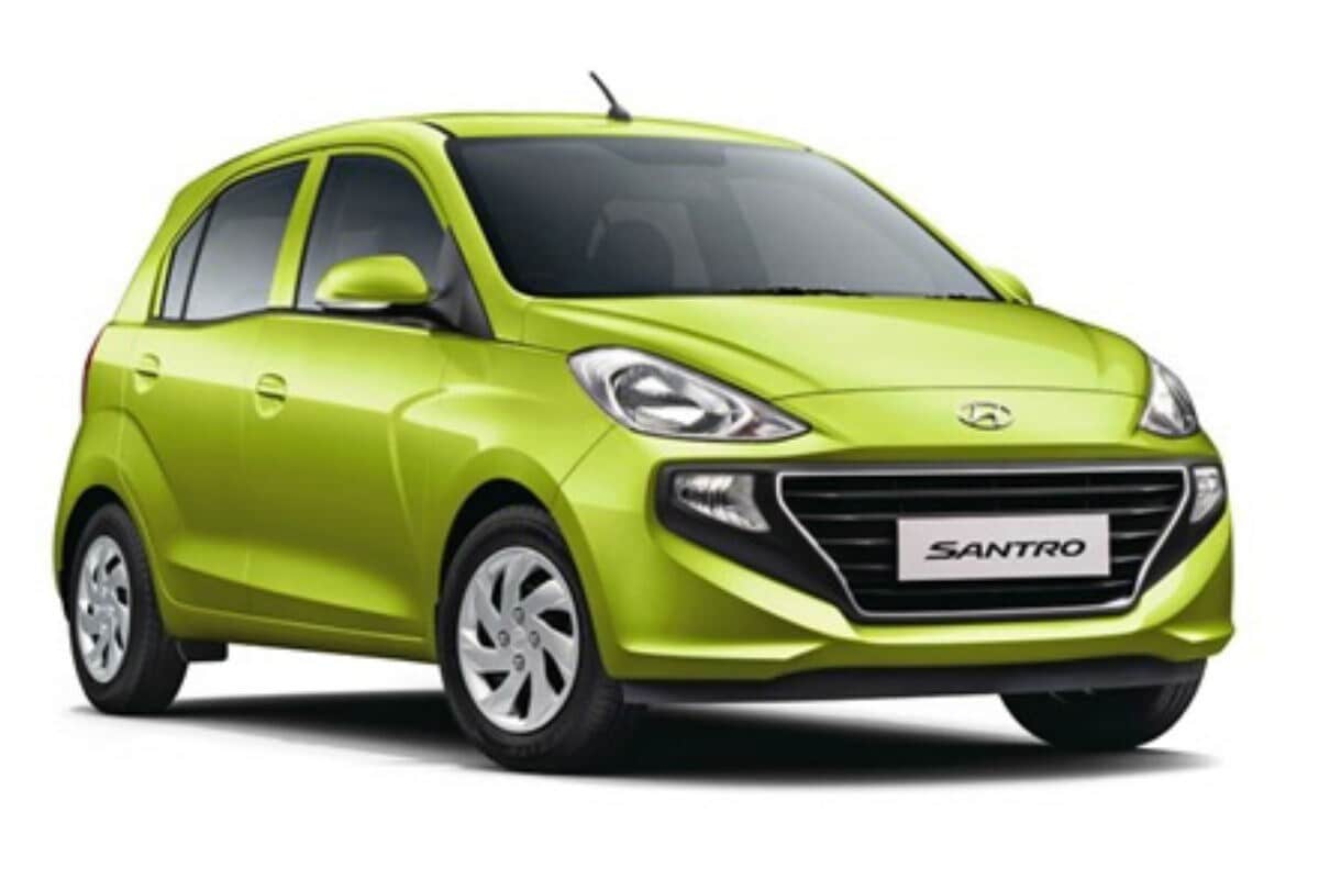 Hyundai Santro वर 40 ते 50 हजार रुपयांपर्यंतचा फायदा मिळू शकेल. यामध्ये तुम्हाला कंपनीकडून 30 हजार रुपयांचे कॅश डिस्काउंट, 15 हजार रुपयांची एक्सचेंज ऑफर आणि 5 हजार रुपयांंचे कॉर्पोरेट डिस्काउंट समाविष्ट आहे. Hyundai Santro ची किंमत 4 लाख 63 हजार रुपयांपासून सुरू होते. या गाडीचं टॉपचं मॉडेल 6 लाख 31 हजार रुपयांचं आहे. Hyundai Santro वर 40 ते 50 हजार रुपयांपर्यंतचा फायदा मिळू शकेल. यामध्ये तुम्हाला कंपनीकडून 30 हजार रुपयांचे कॅश डिस्काउंट, 15 हजार रुपयांची एक्सचेंज ऑफर आणि 5 हजार रुपयांंचे कॉर्पोरेट डिस्काउंट समाविष्ट आहे. Hyundai Santro ची किंमत 4 लाख 63 हजार रुपयांपासून सुरू होते. या गाडीचं टॉपचं मॉडेल 6 लाख 31 हजार रुपयांचं आहे.
