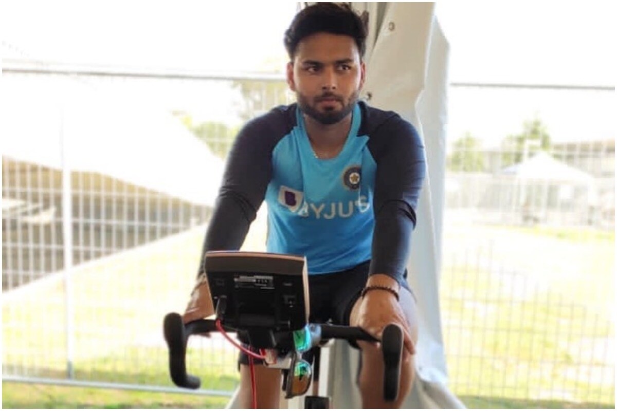 ऋषभ पंतने 73 बॉलमध्ये 9 फोर आणि 6 सिक्स मारून शतक पूर्ण केलं. शेवटच्या ओव्हरमध्ये तर त्याने तुफान फटकेबाजी केली. विल्डरस्मिथच्या बॉलिंगवर पंतने तब्बल 22 रन केले. (Rishabh Pant/Instagram) ऋषभ पंतने 73 बॉलमध्ये 9 फोर आणि 6 सिक्स मारून शतक पूर्ण केलं. शेवटच्या ओव्हरमध्ये तर त्याने तुफान फटकेबाजी केली. विल्डरस्मिथच्या बॉलिंगवर पंतने तब्बल 22 रन केले. (Rishabh Pant/Instagram)