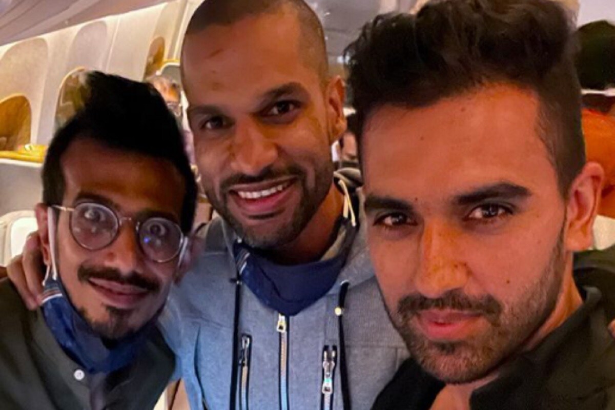 भारताचा ओपनर शिखर धवन (Shikhar Dhawan) ऑस्ट्रेलियाविरुद्धच्या टेस्ट सीरिजसाठीच्या भारतीय टीममध्ये नाही. त्यामुळे वनडे आणि टी-20 सीरिज संपल्यानंतर तो भारतात परतला आहे. भारताचा ओपनर शिखर धवन (Shikhar Dhawan) ऑस्ट्रेलियाविरुद्धच्या टेस्ट सीरिजसाठीच्या भारतीय टीममध्ये नाही. त्यामुळे वनडे आणि टी-20 सीरिज संपल्यानंतर तो भारतात परतला आहे.