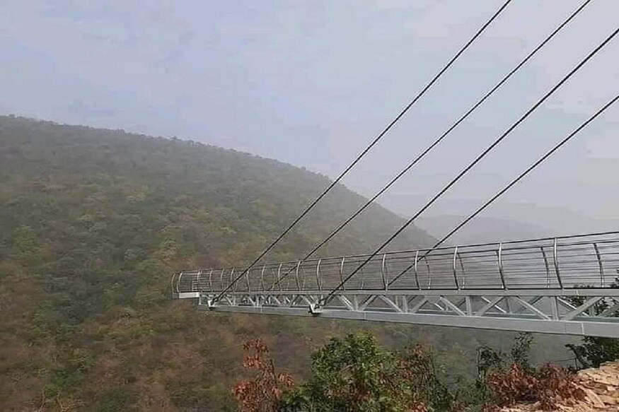 नालंदा बिहारमधील नालंदा जिल्ह्यातील आंतरराष्ट्रीय पर्यटन स्थळ राजगीर हा ईशान्य भारतातील पहिला काचेचा पूल आहे. जास्तीत जास्त देशी-विदेशी पर्यटकांना प्रोत्साहन देणे हा या पूल बांधण्यामागचा हेतू आहे. या व्यतिरिक्त वेणुबान देखील अत्याधुनिक पद्धतीने सजविले जात आहे, जेणेकरून पर्यटक येथे येऊन अभिमान वाटेल. नालंदा बिहारमधील नालंदा जिल्ह्यातील आंतरराष्ट्रीय पर्यटन स्थळ राजगीर हा ईशान्य भारतातील पहिला काचेचा पूल आहे. जास्तीत जास्त देशी-विदेशी पर्यटकांना प्रोत्साहन देणे हा या पूल बांधण्यामागचा हेतू आहे. या व्यतिरिक्त वेणुबान देखील अत्याधुनिक पद्धतीने सजविले जात आहे, जेणेकरून पर्यटक येथे येऊन अभिमान वाटेल.
