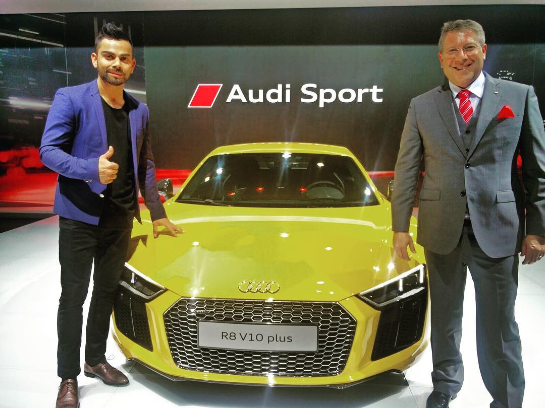 विराट कोहलीने (virat kohli) त्याच्या आयुष्यात पहिल्यांदा Thr R8 V10 Plus ही लक्जरी गाडी खरेदी केली होती. 2016 मध्ये त्याने ही गाडी विकली. सध्या त्याची गाडी पोलीस स्टेशनमधे धूळ खात पडली आहे. त्याने ज्या व्याक्तीला ही गाडी विकली होती त्याचे नाव एका घोटाळ्यात आल्यानंतर त्याच्याकडून ही गाडी पोलिसांनी जप्त केली आहे. (Instagram/Virat Kohli) विराट कोहलीने (virat kohli) त्याच्या आयुष्यात पहिल्यांदा Thr R8 V10 Plus ही लक्जरी गाडी खरेदी केली होती. 2016 मध्ये त्याने ही गाडी विकली. सध्या त्याची गाडी पोलीस स्टेशनमधे धूळ खात पडली आहे. त्याने ज्या व्याक्तीला ही गाडी विकली होती त्याचे नाव एका घोटाळ्यात आल्यानंतर त्याच्याकडून ही गाडी पोलिसांनी जप्त केली आहे. (Instagram/Virat Kohli)