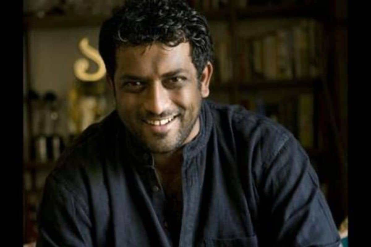 उत्तम दिग्दर्शक अशी अनुराग बासूची ओळख आहे. पण अनुरागलाही 2004 मध्ये ब्लड कॅन्सरचा सामना करावा लागला होता. तो फक्त 2 महिनेच जिवंत राहू शकेल अशी भीती डॉक्टरांना वाटत होती. पण प्रचंड इच्छाशक्तीच्या जोरावर तो कॅन्सरमधून पूर्ण बरा झाला. काही दिवसांपूर्वीच त्याने दिग्दर्शित केलेला लूडो सिनेमा रीलिज झाला आहे. उत्तम दिग्दर्शक अशी अनुराग बासूची ओळख आहे. पण अनुरागलाही 2004 मध्ये ब्लड कॅन्सरचा सामना करावा लागला होता. तो फक्त 2 महिनेच जिवंत राहू शकेल अशी भीती डॉक्टरांना वाटत होती. पण प्रचंड इच्छाशक्तीच्या जोरावर तो कॅन्सरमधून पूर्ण बरा झाला. काही दिवसांपूर्वीच त्याने दिग्दर्शित केलेला लूडो सिनेमा रीलिज झाला आहे.