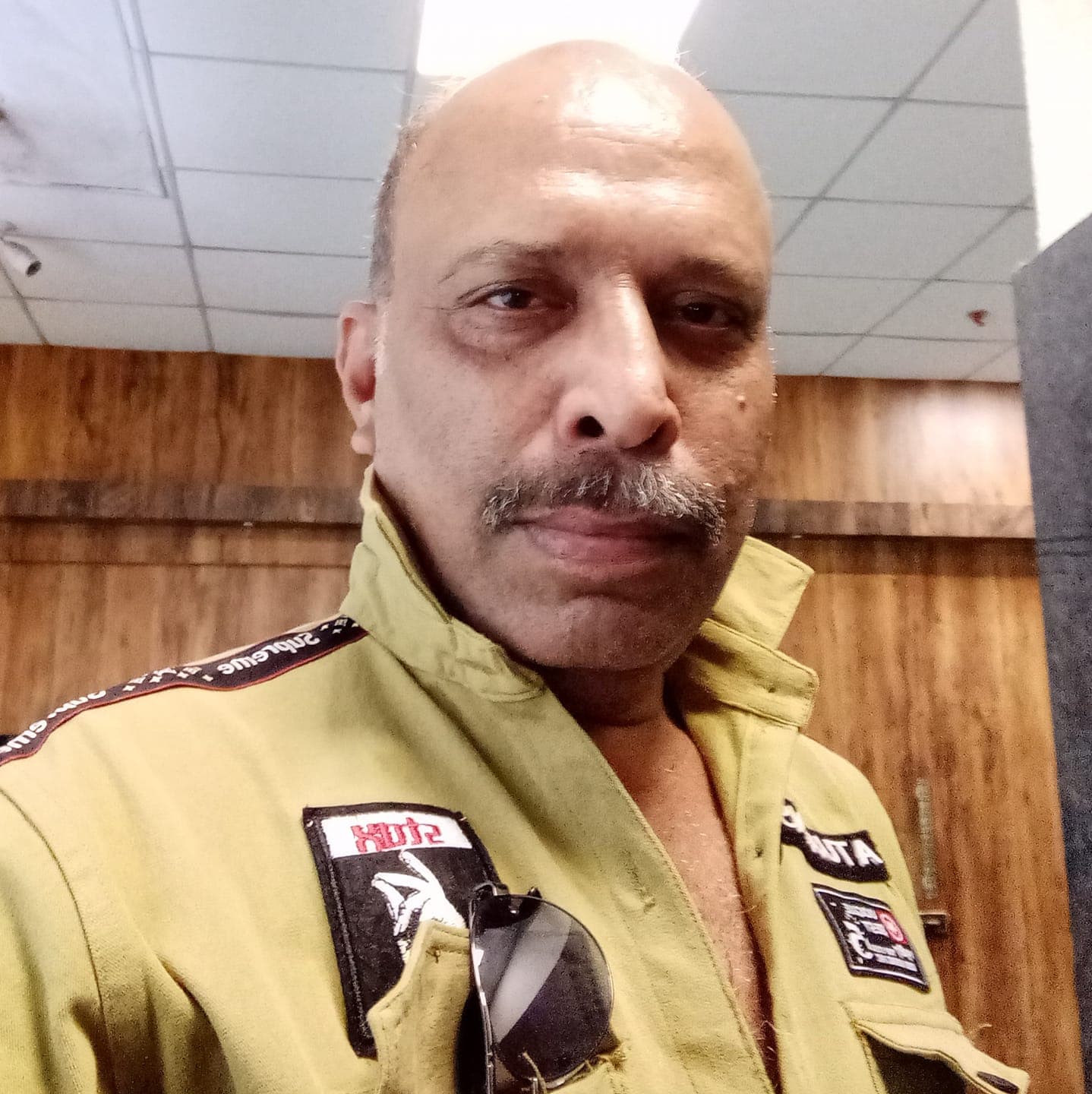 अभिनेता राजेश करीरने (Rajesh Karir) लॉकडाऊनदरम्यान आपल्या फेसबुक (Facebook) अकाऊंटवर व्हिडिओ शेअर करुन आपल्या आर्थिक समस्येबाबत सांगितले होते. आजारी असलेल्या राजेशने या व्हिडिओतून लोकांना मदत मागितली होती. या व्हिडिओनंतर बरेच लोक त्याची मदत करण्यासाठी पुढे आले, अभिनेत्री शिवांगी जोशी यांनीही त्याला आर्थिक मदत केली. (Photo Credit- @Rajesh-kareer/Facebook) अभिनेता राजेश करीरने (Rajesh Karir) लॉकडाऊनदरम्यान आपल्या फेसबुक (Facebook) अकाऊंटवर व्हिडिओ शेअर करुन आपल्या आर्थिक समस्येबाबत सांगितले होते. आजारी असलेल्या राजेशने या व्हिडिओतून लोकांना मदत मागितली होती. या व्हिडिओनंतर बरेच लोक त्याची मदत करण्यासाठी पुढे आले, अभिनेत्री शिवांगी जोशी यांनीही त्याला आर्थिक मदत केली. (Photo Credit- @Rajesh-kareer/Facebook)