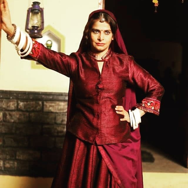 नुपूर अलंकार (Nupur Alankar) - स्वराजिणी, तंत्र आणि इस प्यार को क्या नाम दू या मालिकांमध्ये दिसलेली अभिनेत्री नुपूर अलंकारलाही लॉकडाऊन (Lockdown) दरम्यान आर्थिक अडचणींचा सामना करावा लागला. गेल्या वर्षी कोऑपरेटिव्ह (पीएमसी) बँक तोट्यामुळे तिने सेविंग गमावली. नूपुरला त्यांच्या आईच्या उपचारसाठी पैशांची गरज होती. नुपूरला मदत करण्यासाठी त्याची खास मैत्रीण रेणुका शहाणे (Renuka Shahane) पुढे आली .(Photo Credit- @nupur.alankar/Instagram) नुपूर अलंकार (Nupur Alankar) - स्वराजिणी, तंत्र आणि इस प्यार को क्या नाम दू या मालिकांमध्ये दिसलेली अभिनेत्री नुपूर अलंकारलाही लॉकडाऊन (Lockdown) दरम्यान आर्थिक अडचणींचा सामना करावा लागला. गेल्या वर्षी कोऑपरेटिव्ह (पीएमसी) बँक तोट्यामुळे तिने सेविंग गमावली. नूपुरला त्यांच्या आईच्या उपचारसाठी पैशांची गरज होती. नुपूरला मदत करण्यासाठी त्याची खास मैत्रीण रेणुका शहाणे (Renuka Shahane) पुढे आली .(Photo Credit- @nupur.alankar/Instagram)