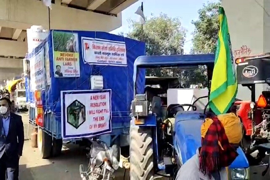 या ट्रॉलीमध्ये टीव्ही, रूम हीटर, गाद्या, एग्जॉस्टदेखील आहे. ट्रॉलीच्या बाहेर फर्स्ट एड बॉक्स, गॅस गिझर, पाण्याची टाकी आणि पोर्टेबल टॉयलेटदेखील आहे. या ट्रॉलीमध्ये टीव्ही, रूम हीटर, गाद्या, एग्जॉस्टदेखील आहे. ट्रॉलीच्या बाहेर फर्स्ट एड बॉक्स, गॅस गिझर, पाण्याची टाकी आणि पोर्टेबल टॉयलेटदेखील आहे.