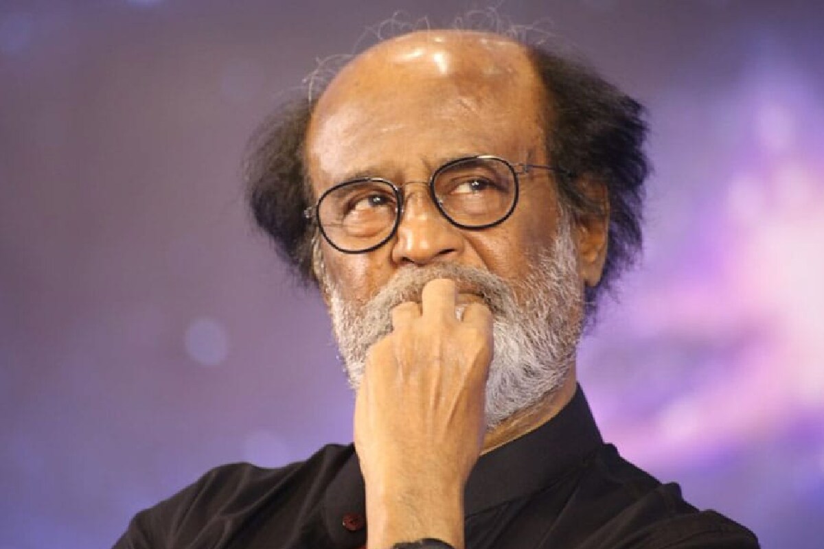 अभिनेता, सुपरस्टार रजनीकांत (Rajnikanth) यांची प्रकृती खालावल्याने शुक्रवारी त्यांना हैदराबादमधील रुग्णालयामध्ये दाखल करण्यात आलं होतं. अपोलो हॉस्पिटलमध्ये त्यांच्यावर उपचार सुरू आहेत. रजनीकांत यांना ब्लड प्रेशरचा त्रास होत होता. त्यांच्या तब्येतीच्या बाबतीत एक गुड न्यूज समोर आली आहे. आज संध्याकाळी रजनीकांत यांना डिस्चार्ज मिळणार आहे. त्यांच्या तब्येतीची माहिती त्याचे भाऊ सत्य नारायण यांनी दिली. अभिनेता, सुपरस्टार रजनीकांत (Rajnikanth) यांची प्रकृती खालावल्याने शुक्रवारी त्यांना हैदराबादमधील रुग्णालयामध्ये दाखल करण्यात आलं होतं. अपोलो हॉस्पिटलमध्ये त्यांच्यावर उपचार सुरू आहेत. रजनीकांत यांना ब्लड प्रेशरचा त्रास होत होता. त्यांच्या तब्येतीच्या बाबतीत एक गुड न्यूज समोर आली आहे. आज संध्याकाळी रजनीकांत यांना डिस्चार्ज मिळणार आहे. त्यांच्या तब्येतीची माहिती त्याचे भाऊ सत्य नारायण यांनी दिली.