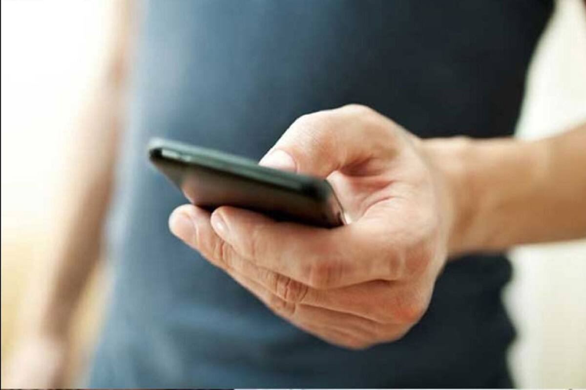 सोशल मीडिया प्लॅटफॉर्म फेसबुकचा (Facebook) मोठ्या प्रमाणात वापर केला जातो. सध्या फेसबुकवर व्हिडीओचं प्रमाणही मोठ्या संख्येत आहे. अनेकदा फेसबुकवर अतिशय मेजशीर, इन्फोटेन्मेंट, अनेक पदार्थांचे व्हिडीओ पाहायला मिळतात. सोशल मीडिया प्लॅटफॉर्म फेसबुकचा (Facebook) मोठ्या प्रमाणात वापर केला जातो. सध्या फेसबुकवर व्हिडीओचं प्रमाणही मोठ्या संख्येत आहे. अनेकदा फेसबुकवर अतिशय मेजशीर, इन्फोटेन्मेंट, अनेक पदार्थांचे व्हिडीओ पाहायला मिळतात.