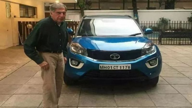 टाटा नेक्सन टाटा मोटर्सची सब कॉम्पॅक्ट एसयूव्ही कार आहे. ही कार सर्वाधिक विक्री होणारी एसयूव्ही आहे. टाटा काही काळ ब्लू डिझेल इंजिन नेक्सनबरोबर प्रवास करताना दिसले आहेत. टाटा नेक्सन टाटा मोटर्सची सब कॉम्पॅक्ट एसयूव्ही कार आहे. ही कार सर्वाधिक विक्री होणारी एसयूव्ही आहे. टाटा काही काळ ब्लू डिझेल इंजिन नेक्सनबरोबर प्रवास करताना दिसले आहेत.