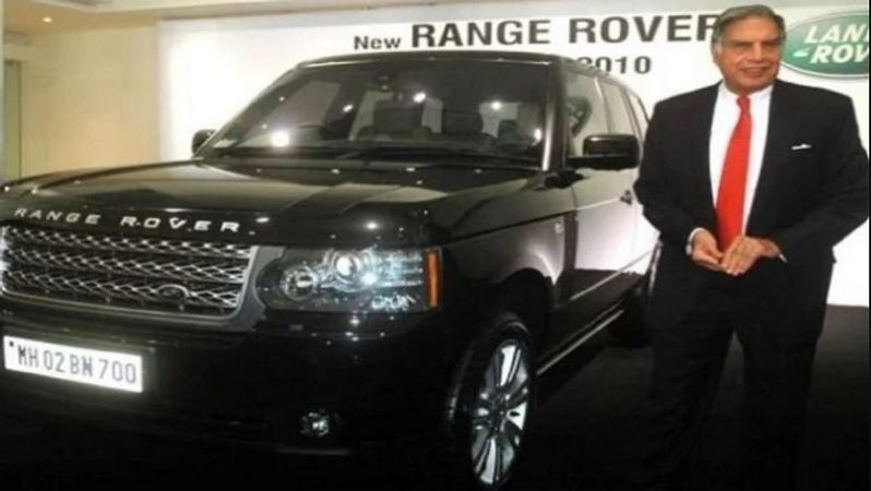 Jaguar Land Rover या कंपनीला रतन टाटा यांनी टेकओव्हर केलं. त्यापूर्वीच त्यांच्याकडे Land Rover Freelander गाडी होती. ही कार देखील रतन टाटा यांची आवडती गाडी. Jaguar Land Rover या कंपनीला रतन टाटा यांनी टेकओव्हर केलं. त्यापूर्वीच त्यांच्याकडे Land Rover Freelander गाडी होती. ही कार देखील रतन टाटा यांची आवडती गाडी.