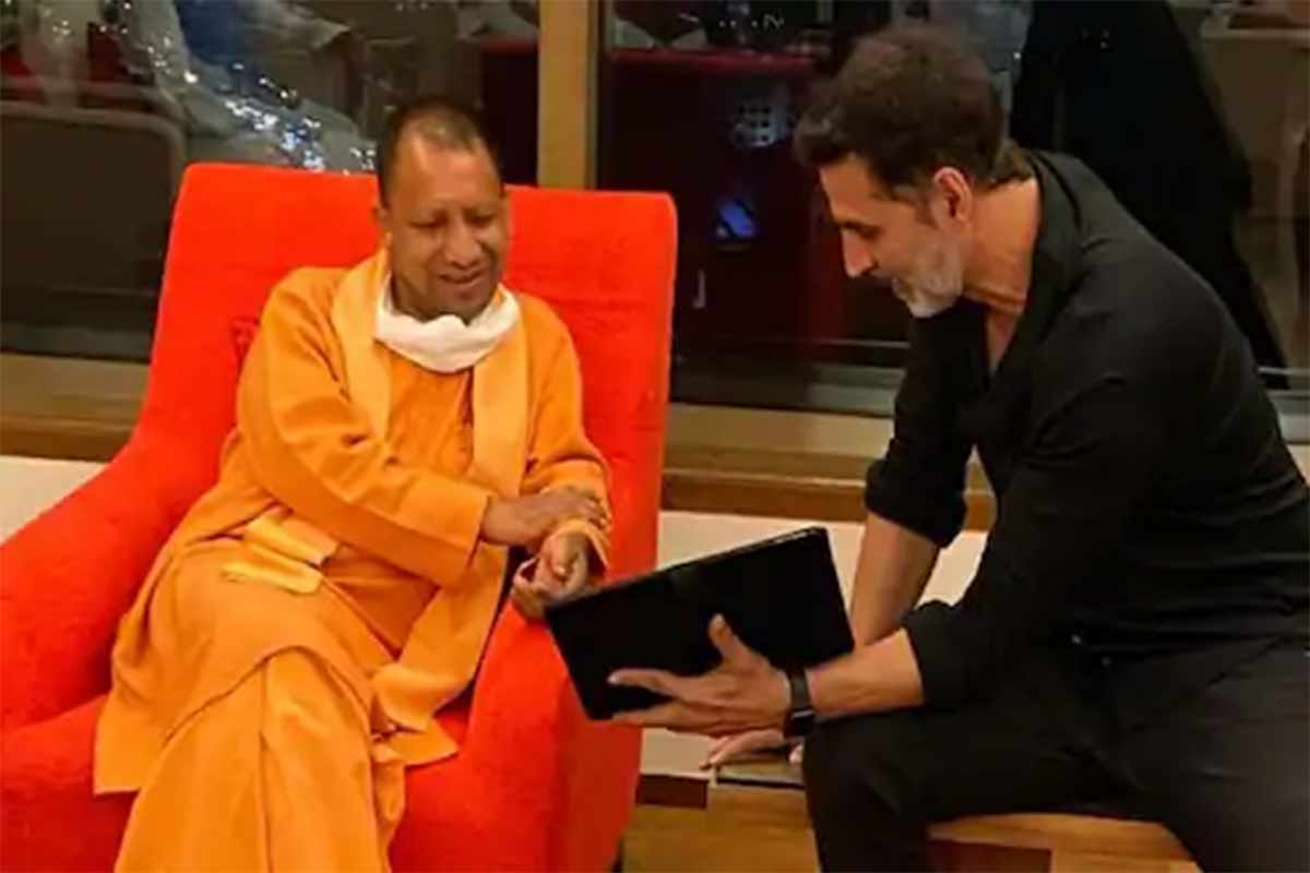 योगींसाठी अक्षय कुमार आंब्याची टोपली घेऊन गेला असेल, संजय राऊतांचा टोला