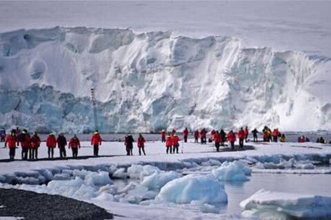 जगाचे दक्षिण टोक असलेला अंटार्क्टिका (Antarctica) खंड या व्हायरसपासून दूर होता. आता अखेर या भागातही कोरोना (COVID-19) दाखल झाला आहे.