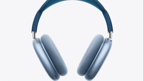 अ‍ॅपलने (Apple) आपला पहिला ‘ओव्हर इयर हेडफोन’ (Over Ear Headphone) सादर केला आहे. अवघ्या 5 मिनिटांत चार्ज केल्यावर हे हेडफोन्स तब्बल दीड तास वापरता येतात. 