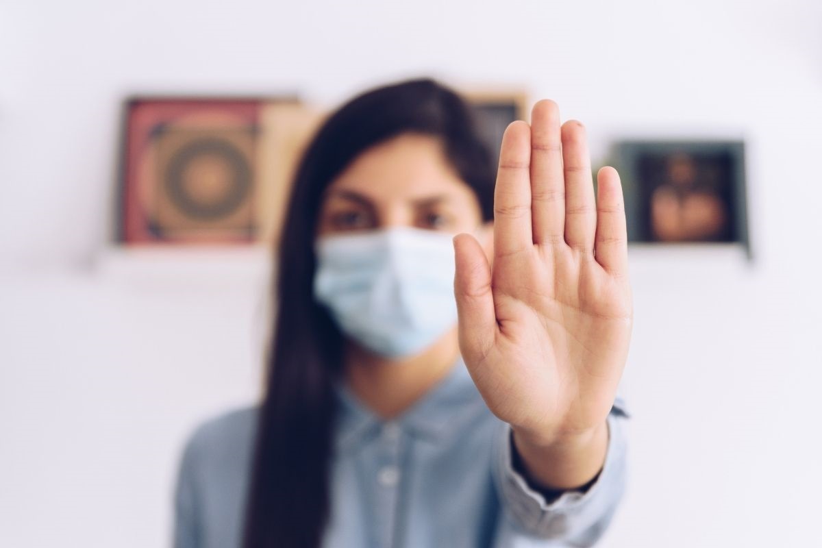 कोरोनामुळे लहान मोठ्या सगळ्यांवरच अनिश्चिततेचं सावट आहे. पण कोणीही थांबत नाही. नवीन सुरुवात सगळ्यांनाच करावी लागते. त्यामुळे हा वेळ स्वत: ला द्या. स्वत:शी बोला.