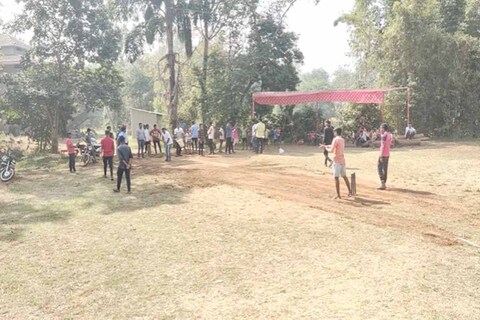 कोल्हापूर जिल्ह्यातल्या आजरा तालुक्यातील साळगाव या छोट्याशा गावात क्रिकेट स्पर्धांचे आयोजन करण्यात आलं आहे. 