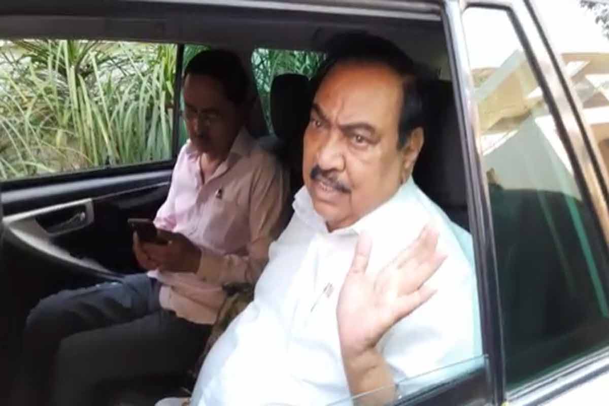 नाथाभाऊ निघाले मुंबईला... पत्रकारानं विचारलं असता म्हणाले 'येता का लग्नाला?'