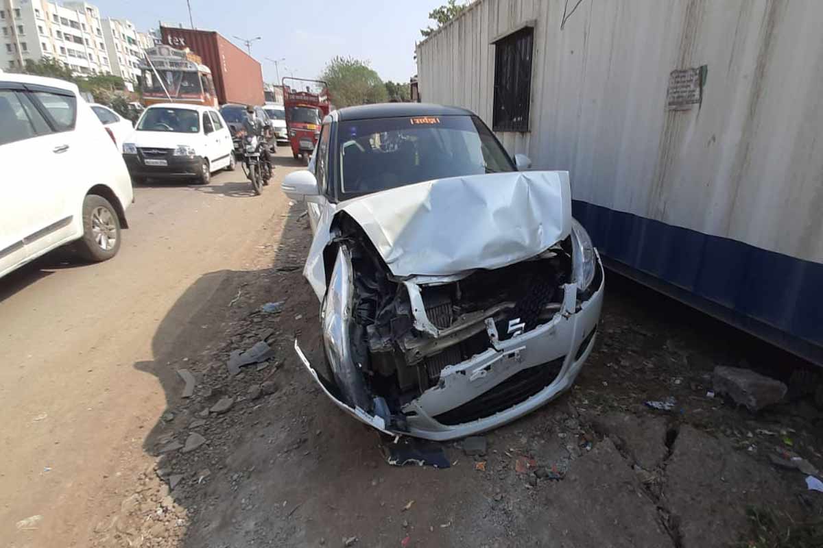 एका मालवाहतूक ट्रकचे ब्रेक फेल झाले. नंतर चालकाचं वाहनावरील नियंत्रण सुटलं आणि त्यांनं एक नाही दोन नाही तर तब्बल 8 ते 9 वाहनांना धडक दिली. एका मालवाहतूक ट्रकचे ब्रेक फेल झाले. नंतर चालकाचं वाहनावरील नियंत्रण सुटलं आणि त्यांनं एक नाही दोन नाही तर तब्बल 8 ते 9 वाहनांना धडक दिली.