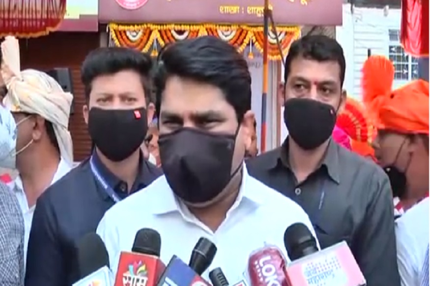 'चंद्रकांतदादांचे पक्षांतर्गत विरोधक म्हणजे फडणवीसच', काँग्रेस नेत्याचा हल्लाबोल