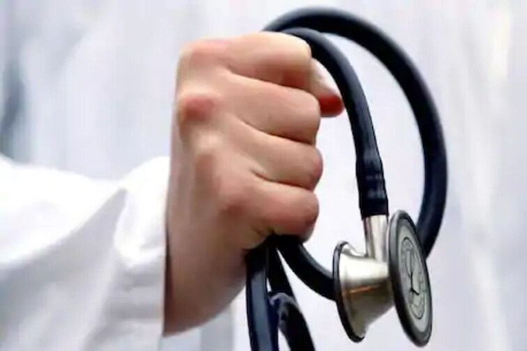 ...अन्यथा भरावा लागेल 1 कोटींचा दंड; सरकारी नोकरी सोडणाऱ्या डॉक्टरांना दणका