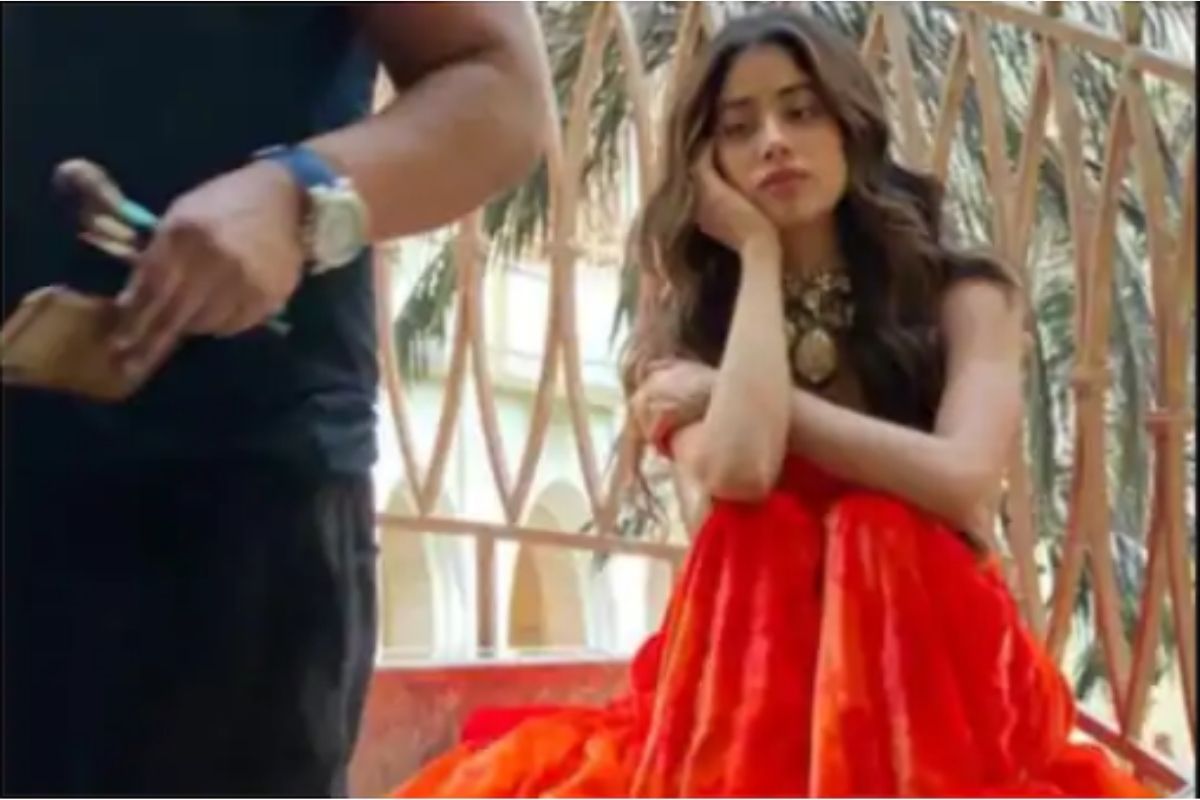 अरेरे! काय ही अवस्था; जान्हवी कपूरने शेअर केला आपला MOOD 2020