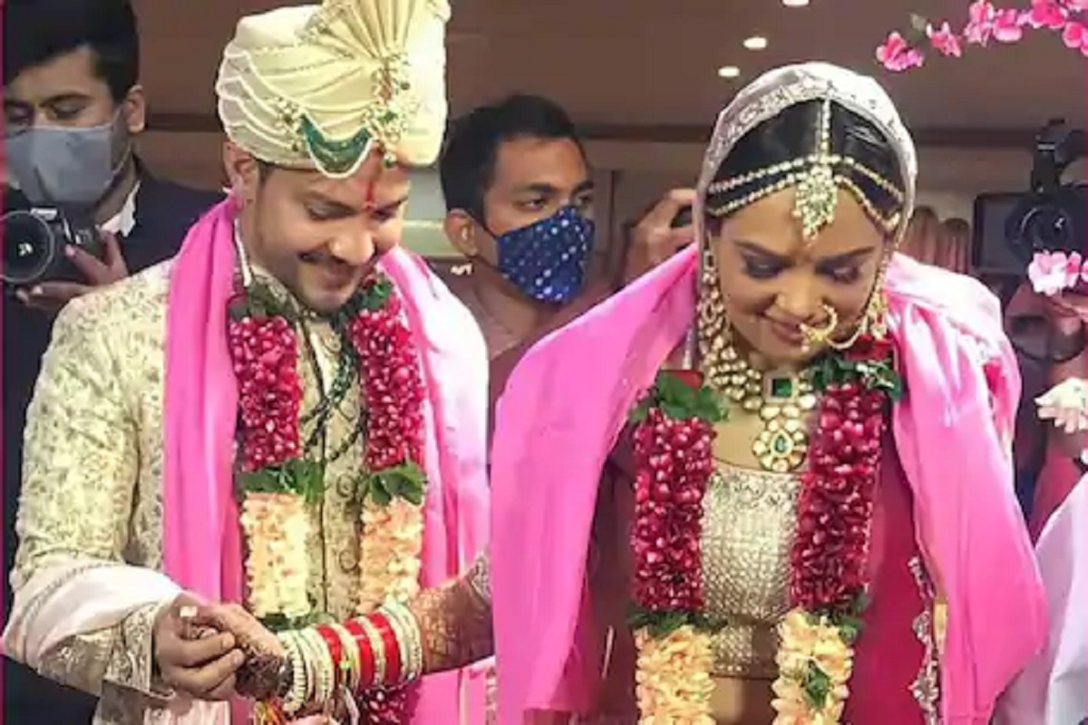 Oh no! लग्न लागता लागता फाटला आदित्य नारायणचा पायजमा; नंतर काय झालं तुम्हीच वाचा