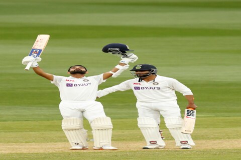 ऑस्ट्रेलियाविरुद्धच्या बॉक्सिंग डे टेस्टमध्ये (India vs Australia) टीम इंडियाचा कर्णधार अजिंक्य रहाणे (Ajinkya Rahane) याने धमाकेदार शतक केलं आहे.