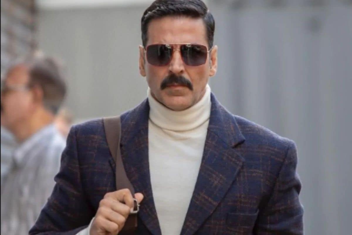 बॉलिवूडचा खिलाडी अक्षय कुमार (Akshay kumar) एका वर्षात सर्वाधिक चित्रपट करणार्यांच्या यादीत अव्वल आहे. कमीत कमी दिवसांत चित्रपटाचं शुटींग संपवून दुसऱ्या चित्रपटाचं काम सुरू करायचं, असा त्याचा वर्षभराचा उपक्रम असतो. म्हणूनच तो वर्षभर कोणत्या ना कोणत्या चित्रपटाच्या चित्रीकरणात व्यस्त असतो. फोटो सौजन्य- @ akshaykumar / Instagram बॉलिवूडचा खिलाडी अक्षय कुमार (Akshay kumar) एका वर्षात सर्वाधिक चित्रपट करणार्यांच्या यादीत अव्वल आहे. कमीत कमी दिवसांत चित्रपटाचं शुटींग संपवून दुसऱ्या चित्रपटाचं काम सुरू करायचं, असा त्याचा वर्षभराचा उपक्रम असतो. म्हणूनच तो वर्षभर कोणत्या ना कोणत्या चित्रपटाच्या चित्रीकरणात व्यस्त असतो. फोटो सौजन्य- @ akshaykumar / Instagram