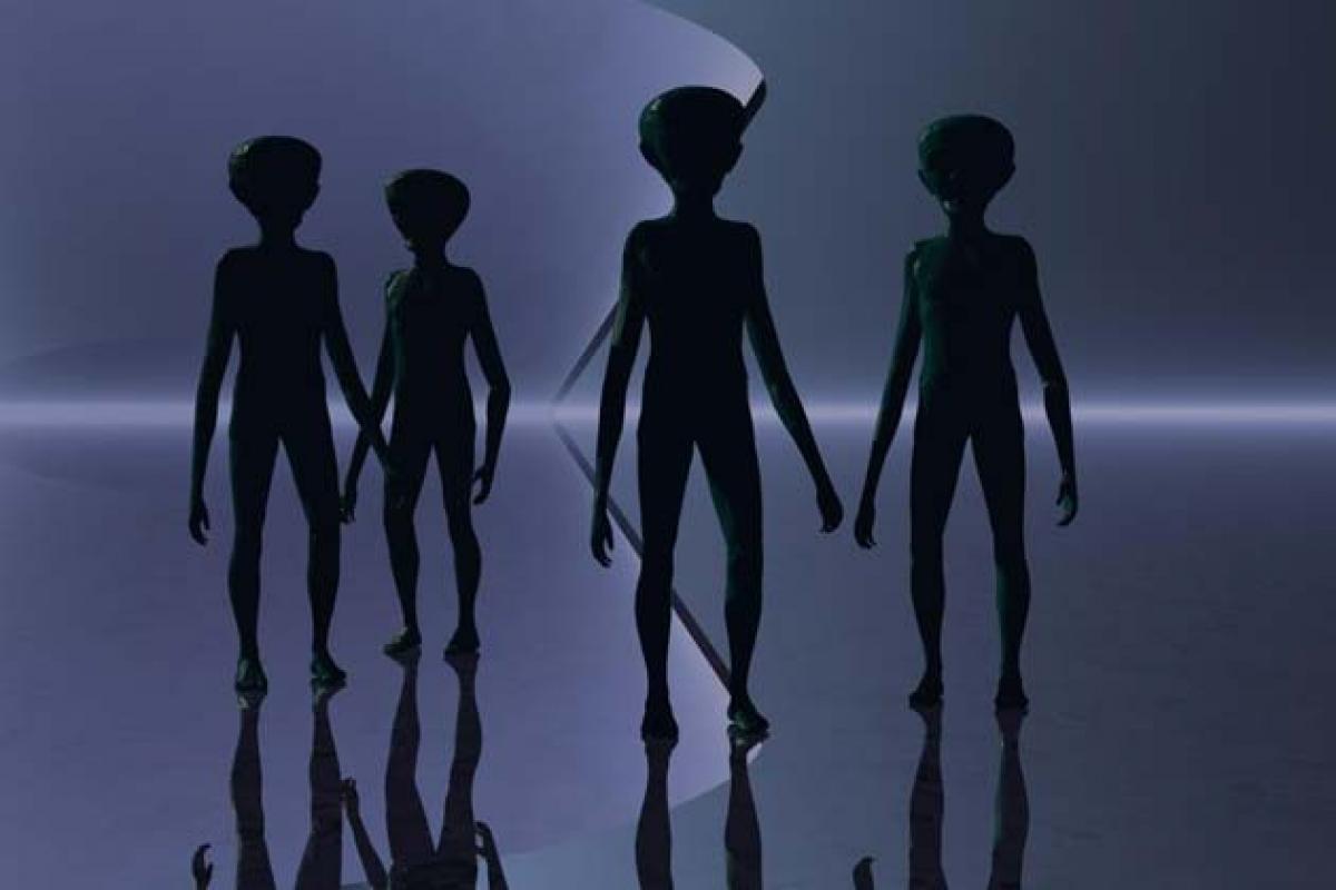 'पृथ्वीवर लपलेल्या एलियन्सचा मंगळावर अड्डा, याबाबत ट्रम्प करणार होते घोषणा पण...' संशोधकाच्या दाव्याने खळबळ